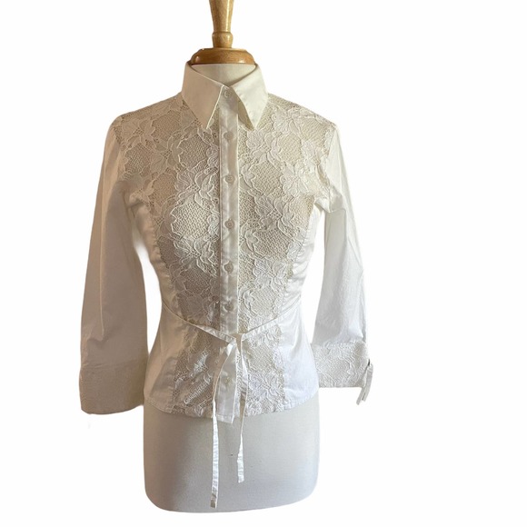 Romantic fitted white lace blouse with belt. 2 - Picture 1 of 11